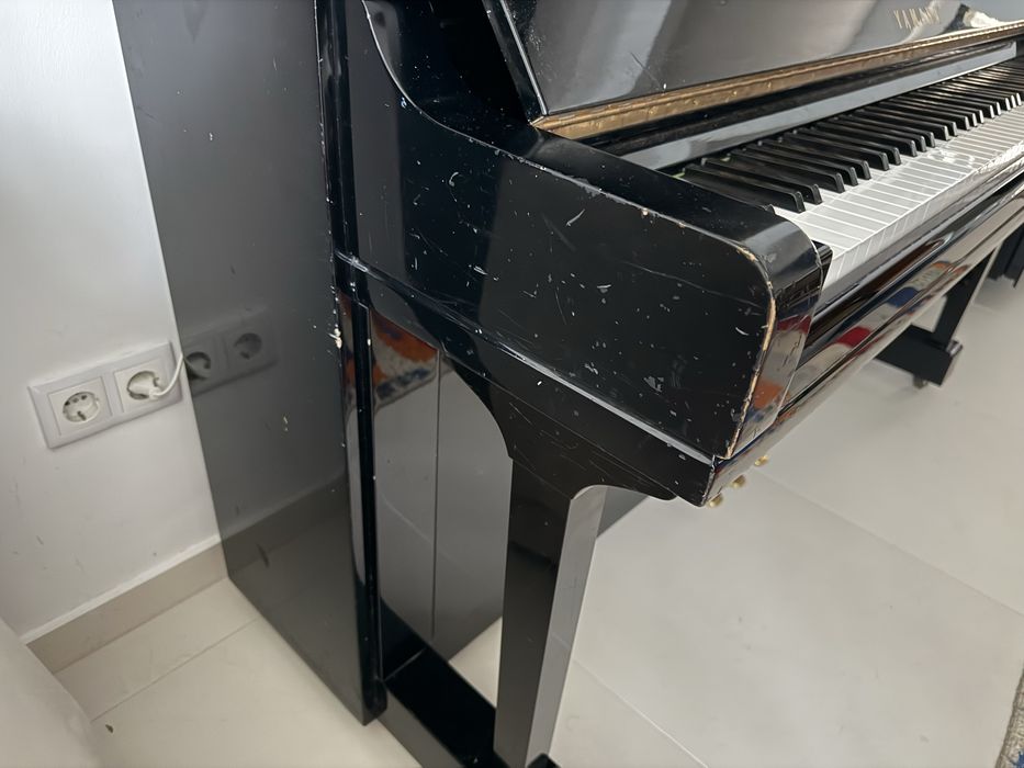 Piano Yamaha com certificado