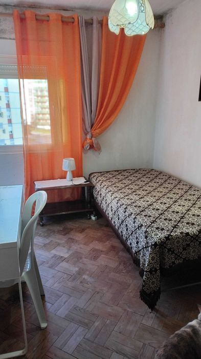 Alugo quarto individual