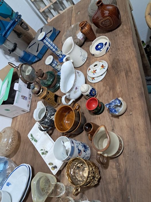 Porcelana, szkło, figurki, żyrandole, obrazy