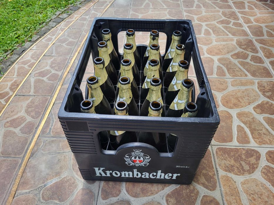 Skrzynka, Transporter Krombacher z pust. butelkami