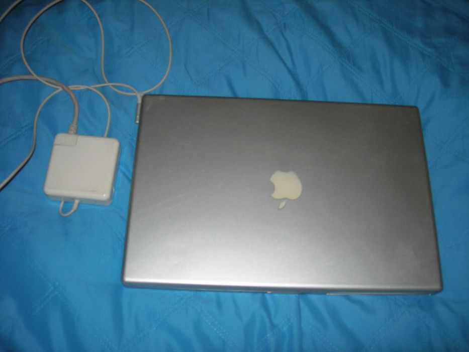 Mały laptop Apple MacBook A1260