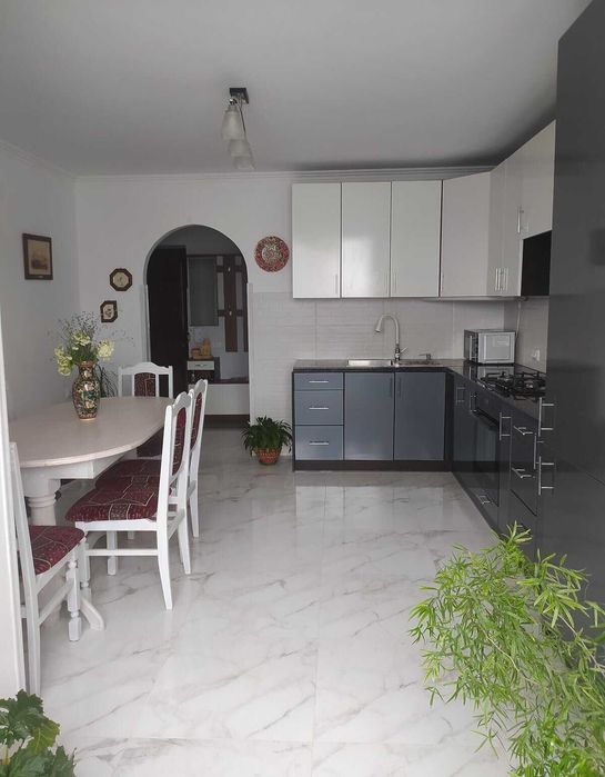 Простора та світла двокімнатна квартира.