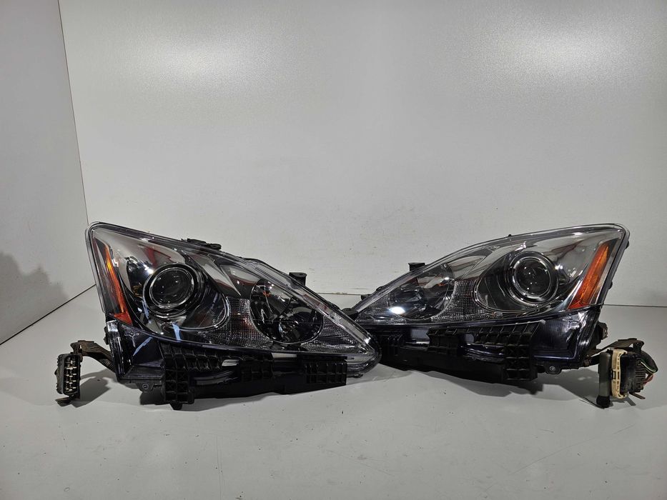Lexus IS II IS220 IS250 Lampy Przód Przednie Komplet Lewa + Prawa Europa IGŁA