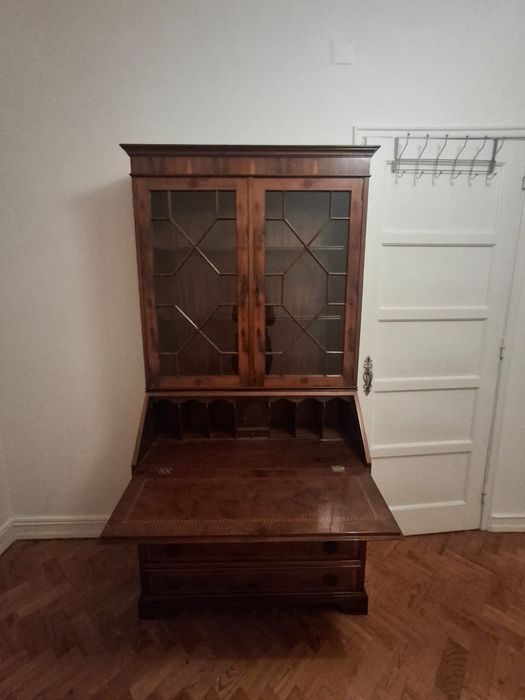 Escrivaninha / bureau em madeira com vitrine – estilo clássico