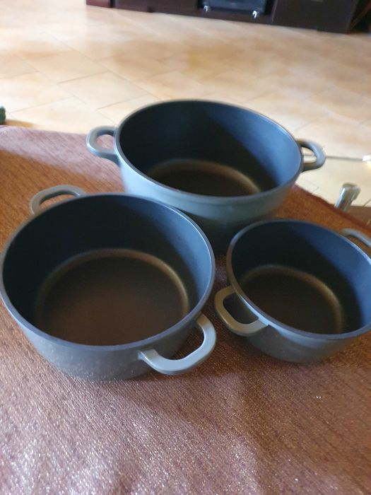 Nowe garnki 3 sztuki