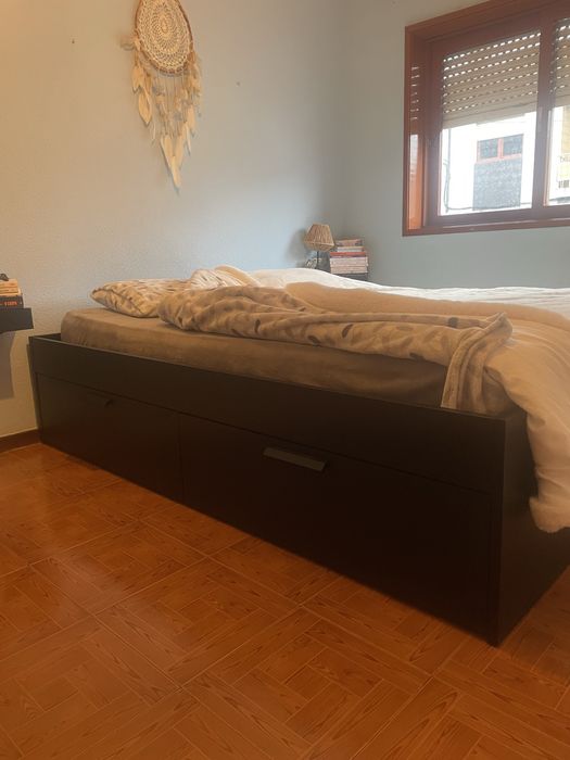 Cama Ikea preta, 160 x 200. 4 gavetas