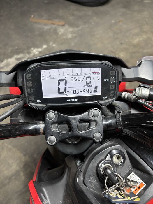 Moto semi nove pouco