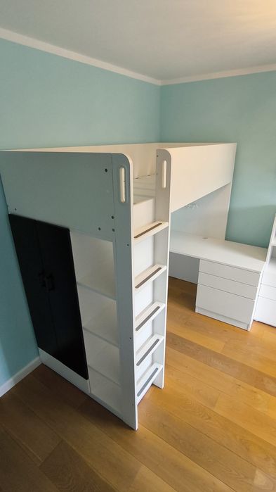 Zestaw mebli IKEA Smastad, antresola, biurko, szafa