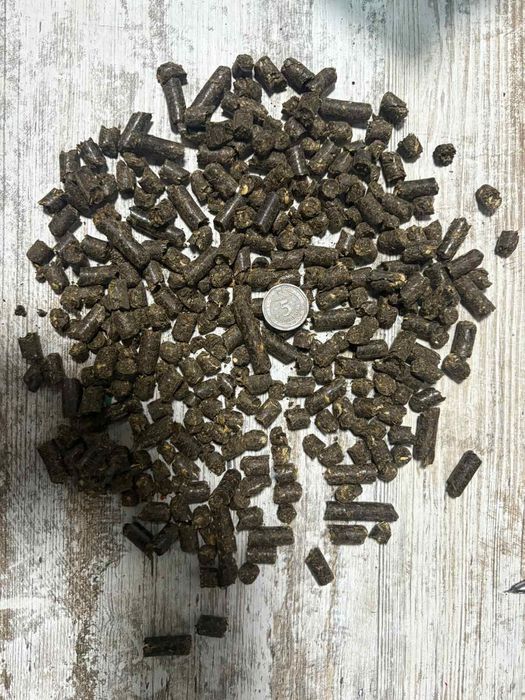 Продам  Брикети і Пеллету паливні із відходів соняшника  в бегах та  м