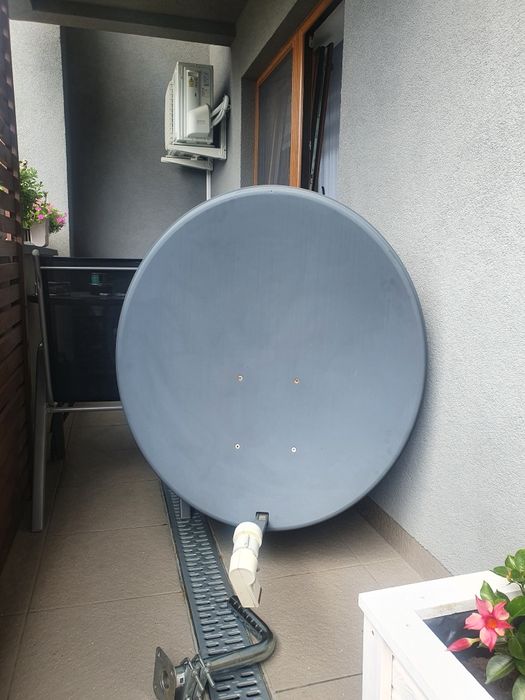 Antena satelitarna