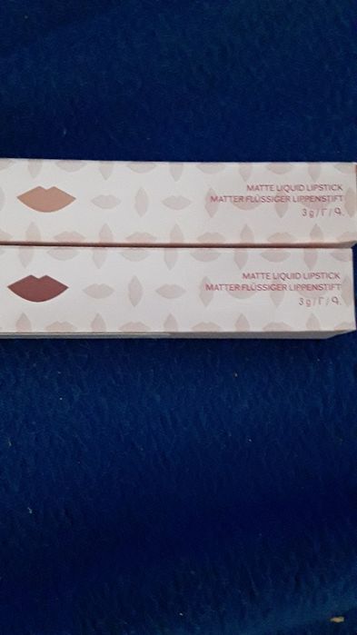 Piękna szminki w płynie. 2 szt .