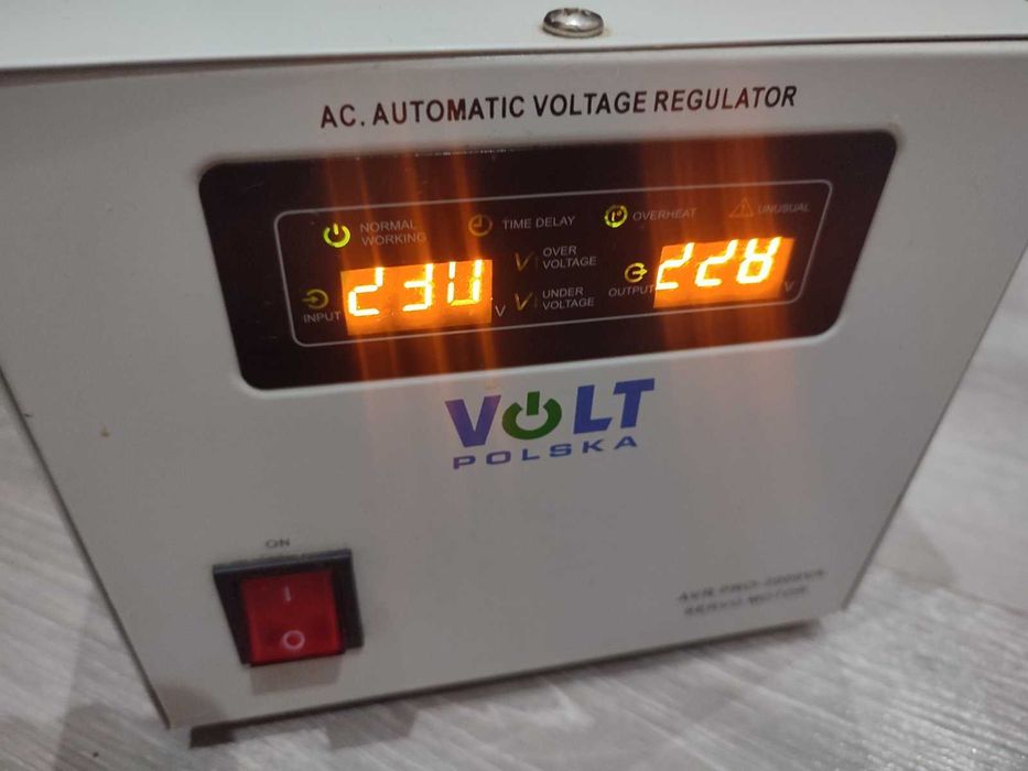 Стабілізатор напруги Volt Polska AVR PRO 2000VA Servo Motor