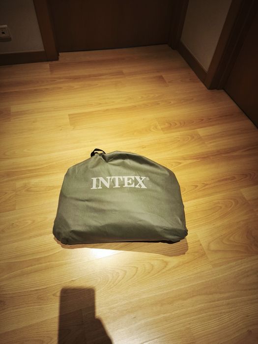 Colchão insuflável elétrico INTEX