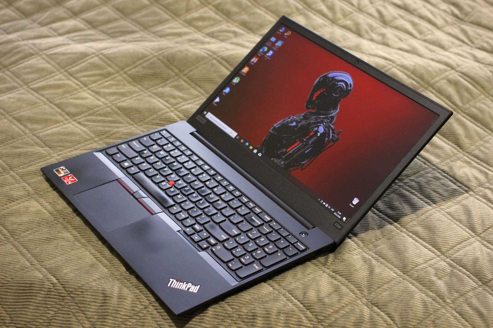 Lenovo E595/Ryzen 7 3700 8x/Vega 10 2GB/16GB/SSD 1TB/АКБ 5ч/15 ips FHD