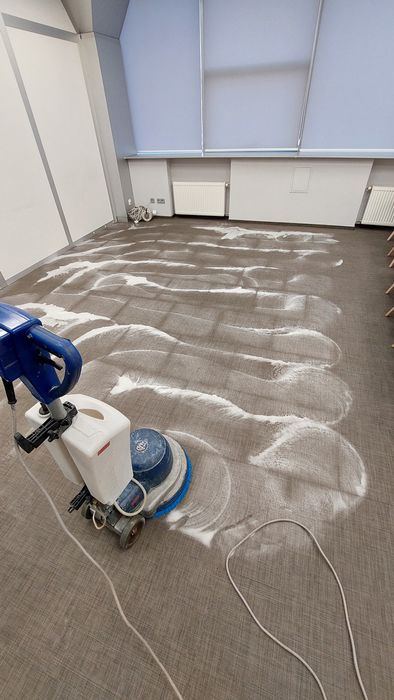 Хімчистка м'яких меблів та килимів!! Знижка до 30%. Клінінг.