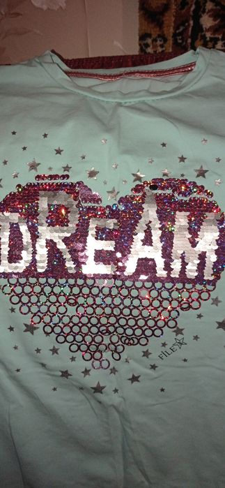 Новая футболка для девочки.