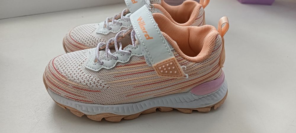 Кросовки стильные на девочку