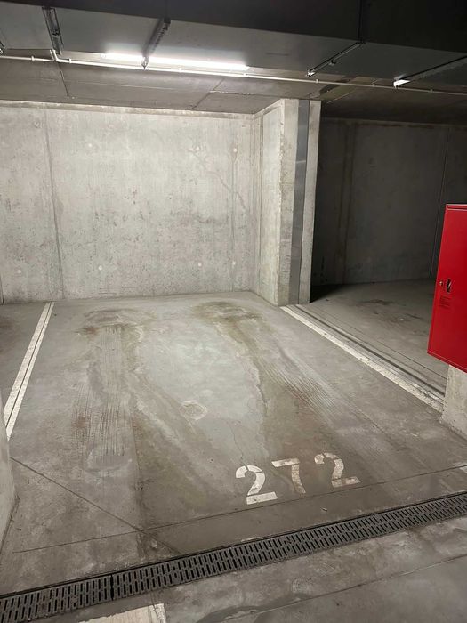 Miejsce postojowe w bloku przy ul. Przewóz 32H