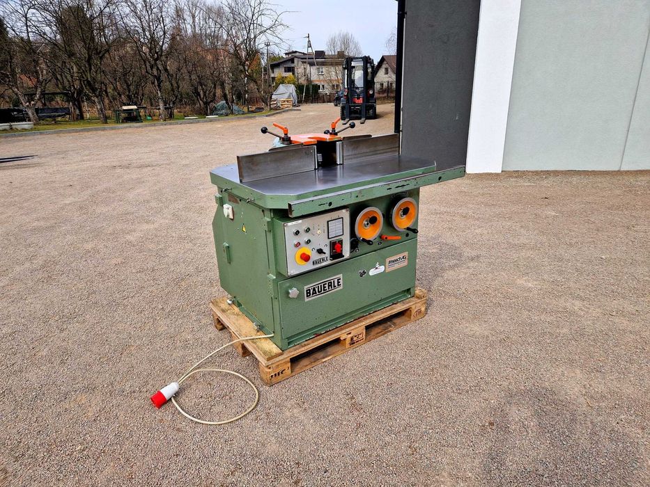Frezarka dolnowrzecionowa BAUERLE , uchylne Wrzeciono