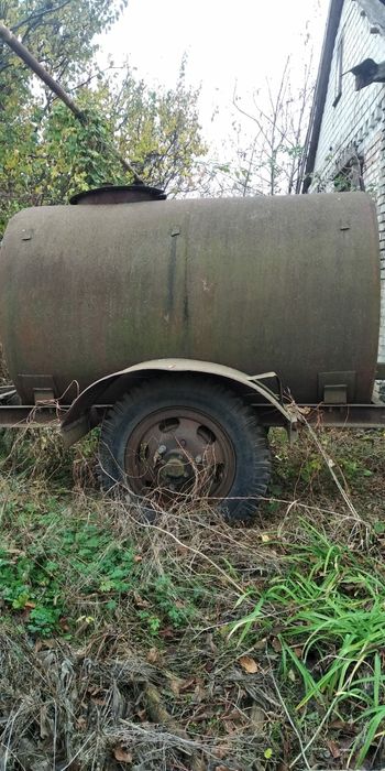 Трактор ЮМЗ-6, плуг ПН 3-35, міжрядний культиватор, бочка залізна