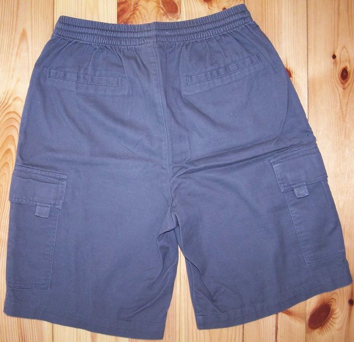 Krótkie spodenki na szerokiej gumce