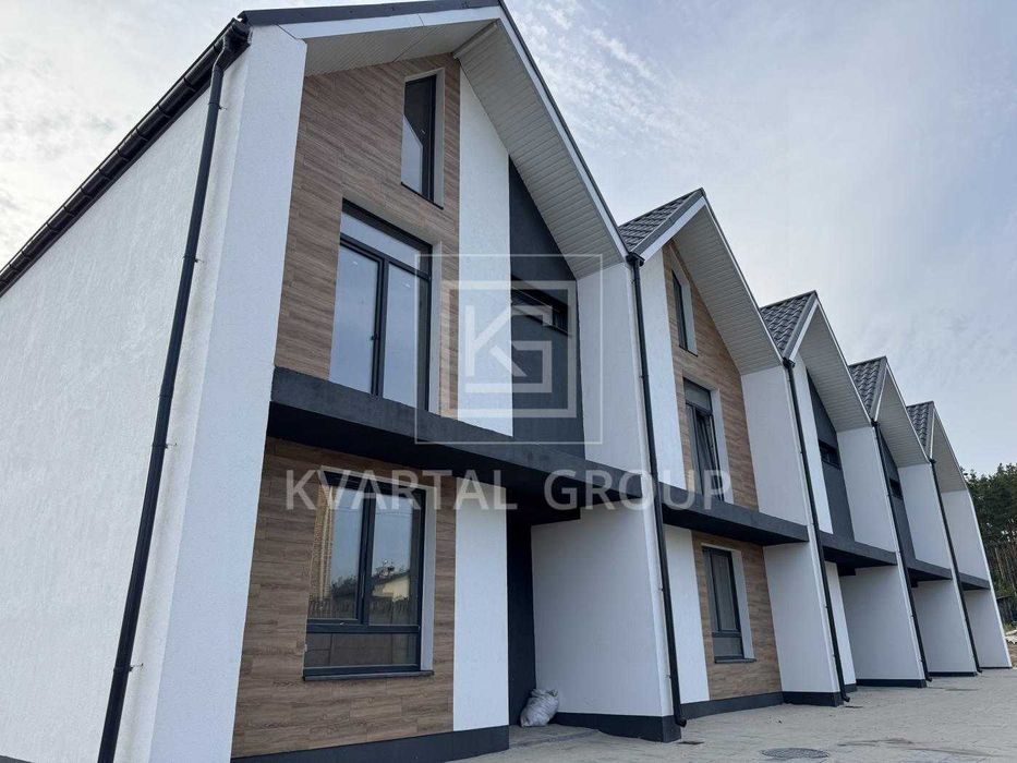 Продається дуплекс в Стоянці з готовими комунікаціями, ТОП локація!