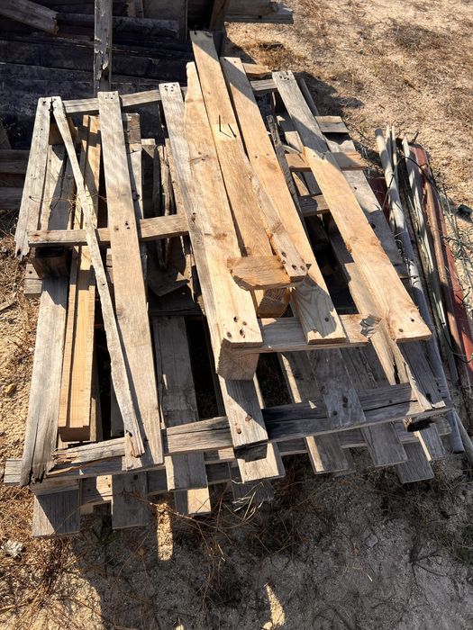 Dou madeiras/ restos de obra