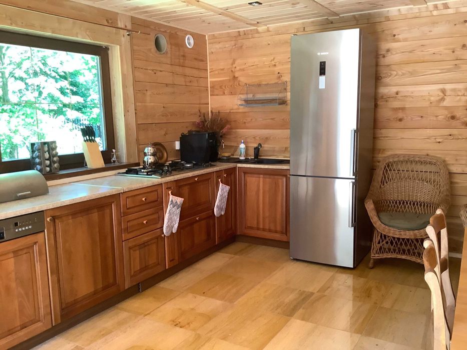 Zimowe noce las i widok gwiazd. Modrzewiowy domek nad Wkrą zaprasza