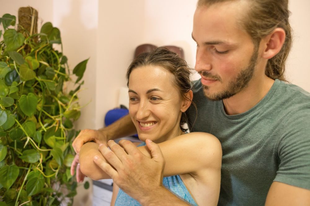 Массаж Днепр (центр): лечебный, релакс