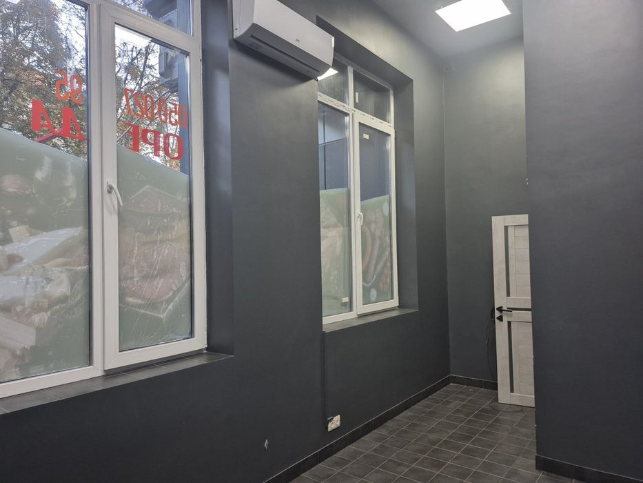 Сдам магазинЦентр Глобал 22кв.