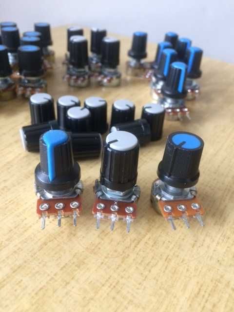 Резистор переменный 2 кОм  с ручкой WL Tomy