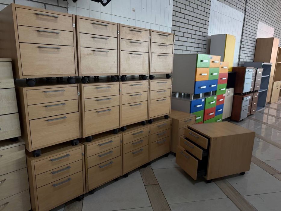 РОЗПРОДАЖ офісні тумби комоди на колесах білі приліжкові