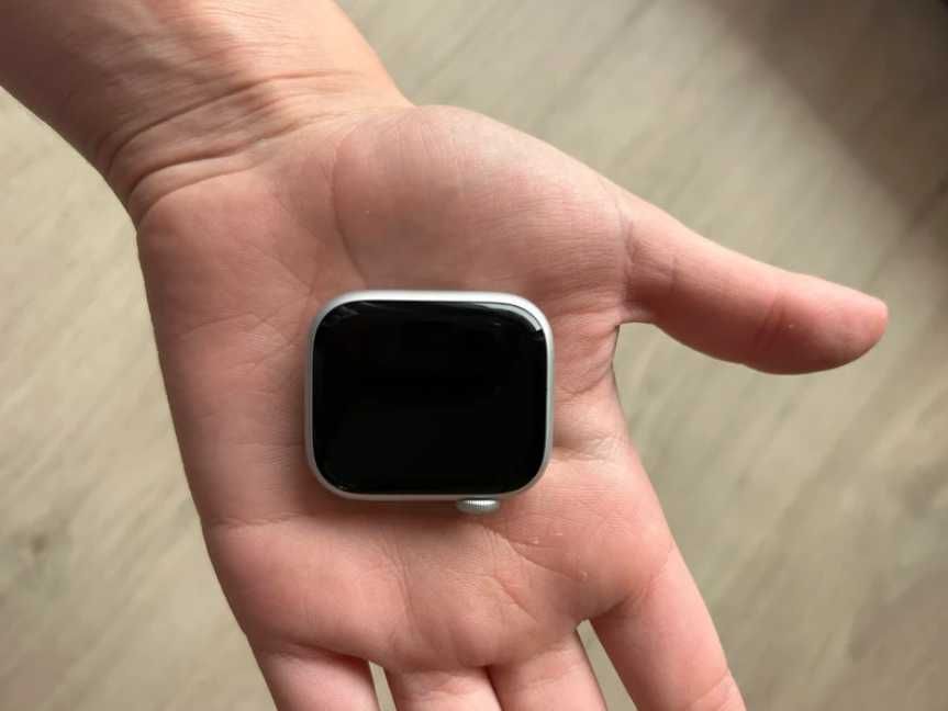Apple Watch Series 8 GPS 41mm - Cellular - Alumínio Prateado