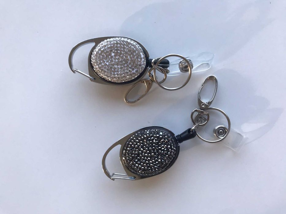 Brelok z klipsem i zwijana linką na identyfikator 2 sztuki