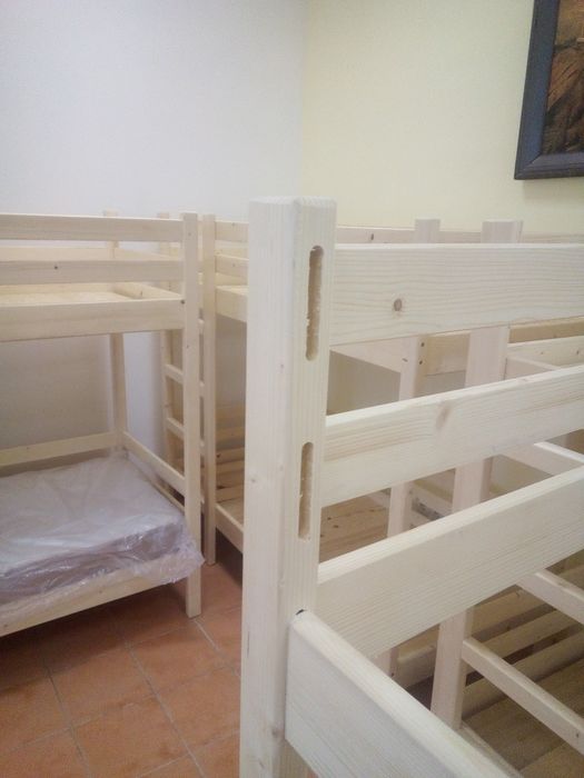 Двоярусні ліжка для хостелів, та у дитячі кімнати.