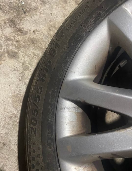 Vendo 4 jantes com pneus em bom estado