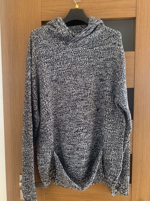 Męski sweter z kapturem L