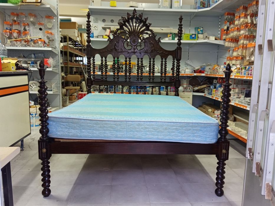 Cama antiga madeira maciça