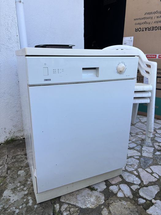 Máquina de lavar louça zanussi