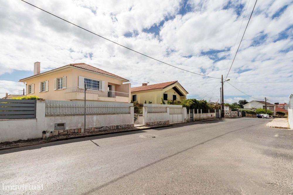 Moradia T5 c/ Anexo e Terreno de 735m2 em Sacotes, Mem Martins