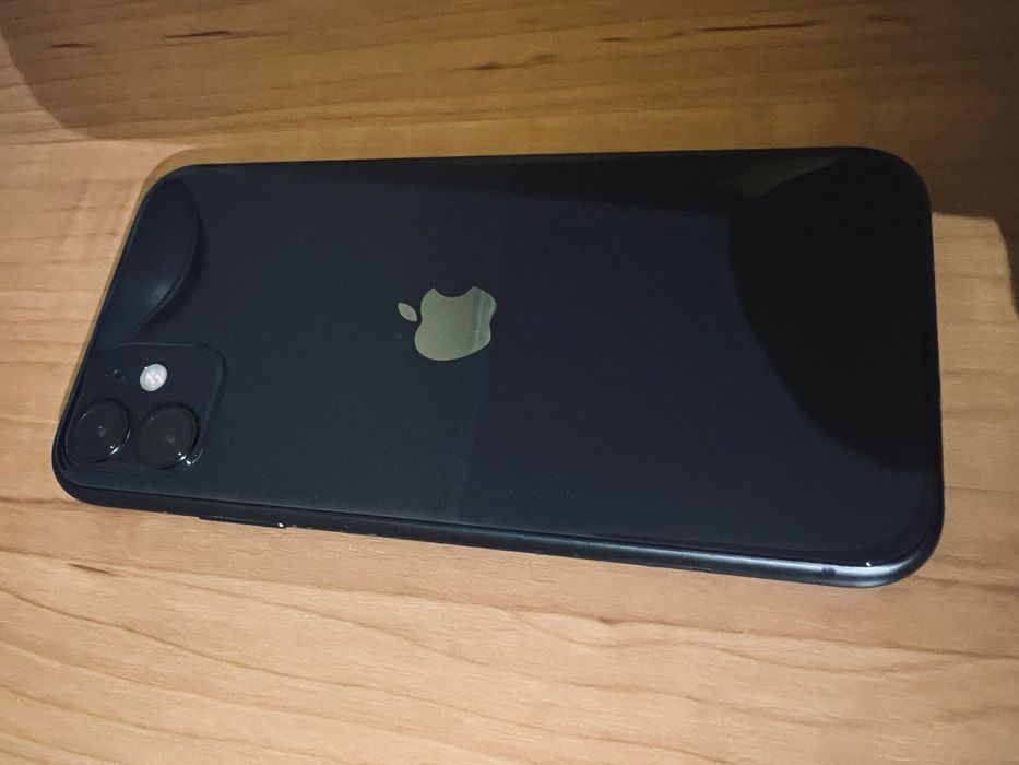 Айфон 11 на 64 продається