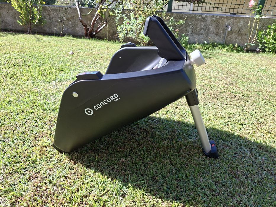 Carrinho Bebé Concord Neo Cosmic Black + Ovo + Base Isofix Airfix + Capa de Chuva (Como Novo)