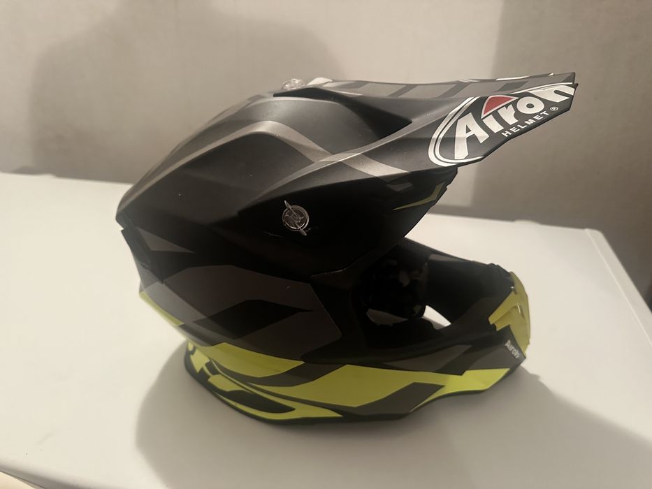 Capacete airoh cono novo