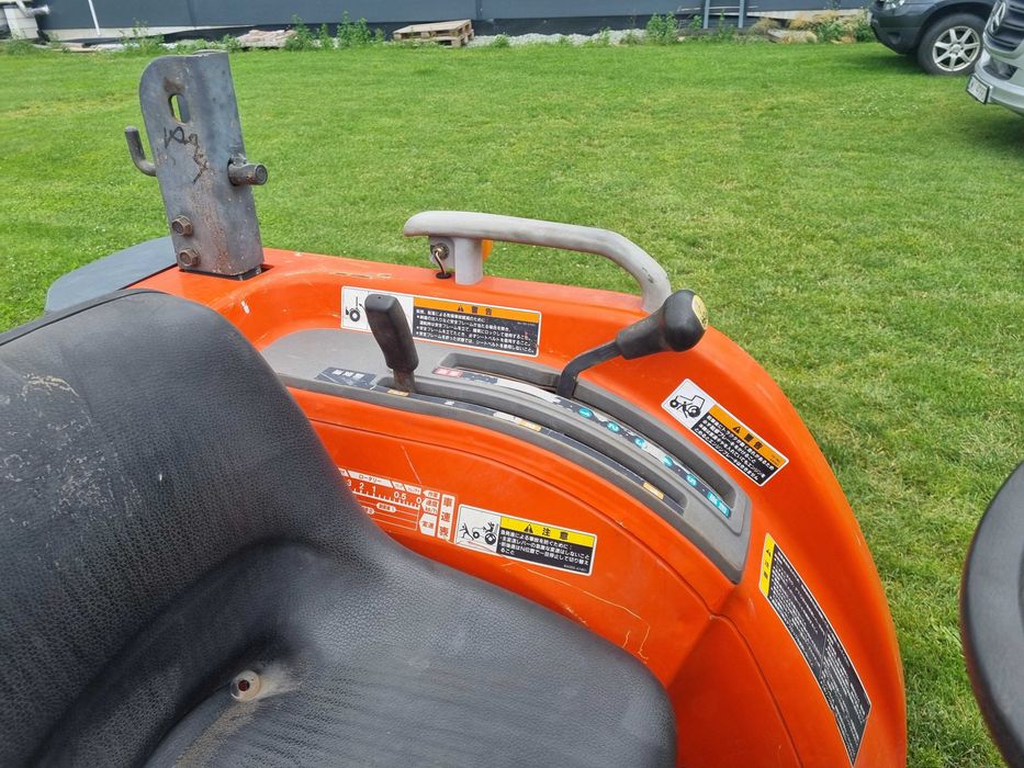 Kubota GT26 traktorek japonski z ładowaczem czołowym