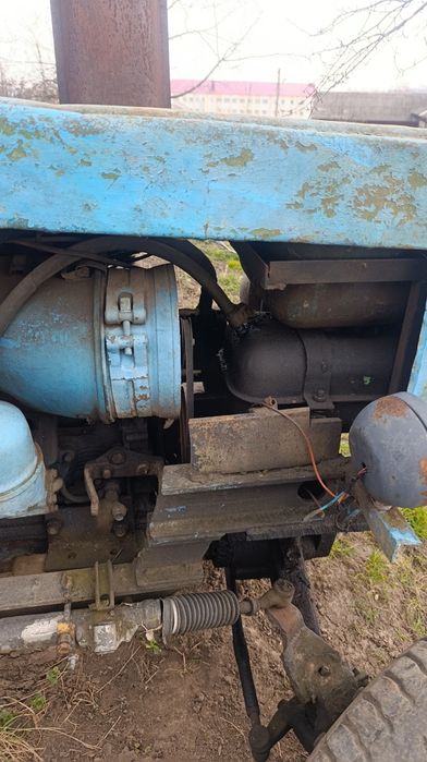 Трактор з двигуном т40