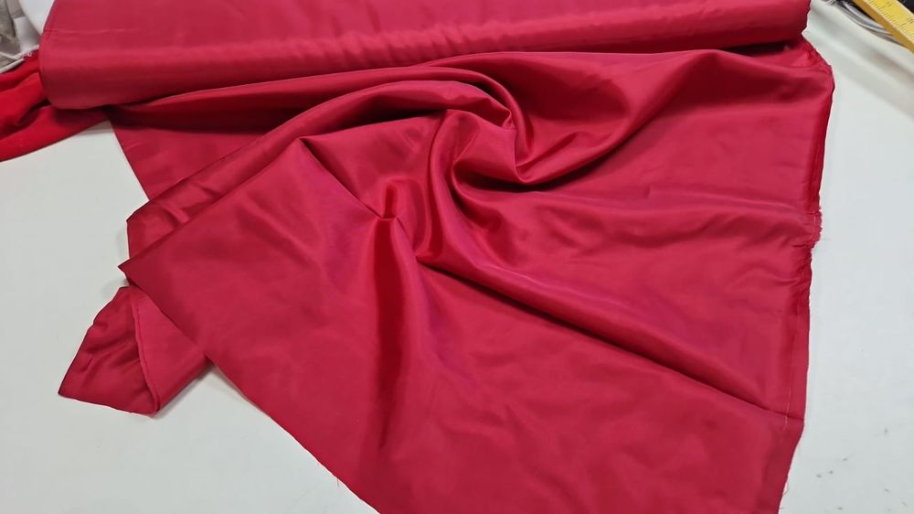 Podszewka bordo szer.140 cm.