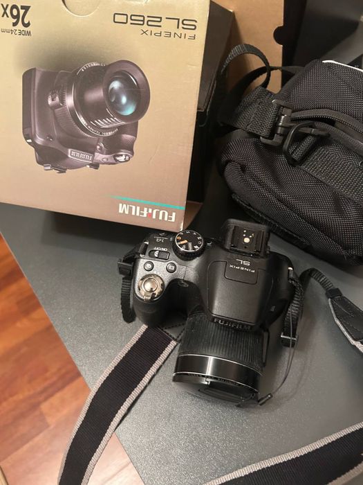 Фотоапарат FinePix SL260 від Fujifilm.