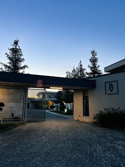 Сучасний преміальний будинок у містечку City Park (Villa Riviera)