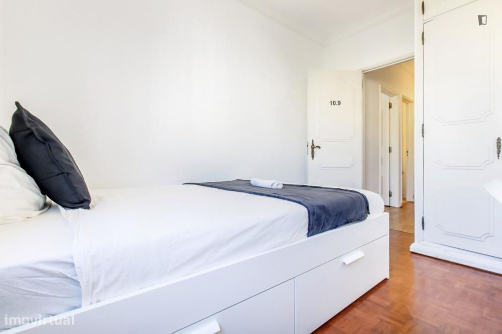Quarto - localizado em Benfica Lisbon