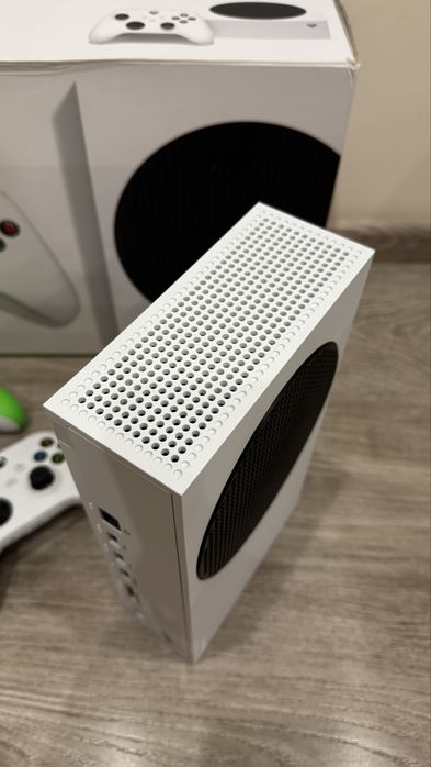 Xbox Series S 512GB + 2 геймпади